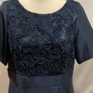 Navy blue Tahari Arthur S. Levine Collab exquisite formal dress, size 14petite.